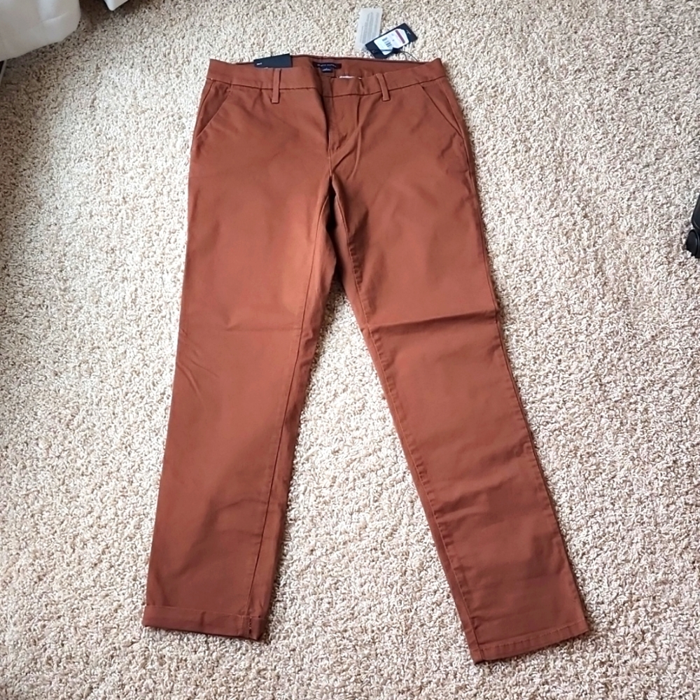 NWT Tommy Hilfiger brown chinos size 6